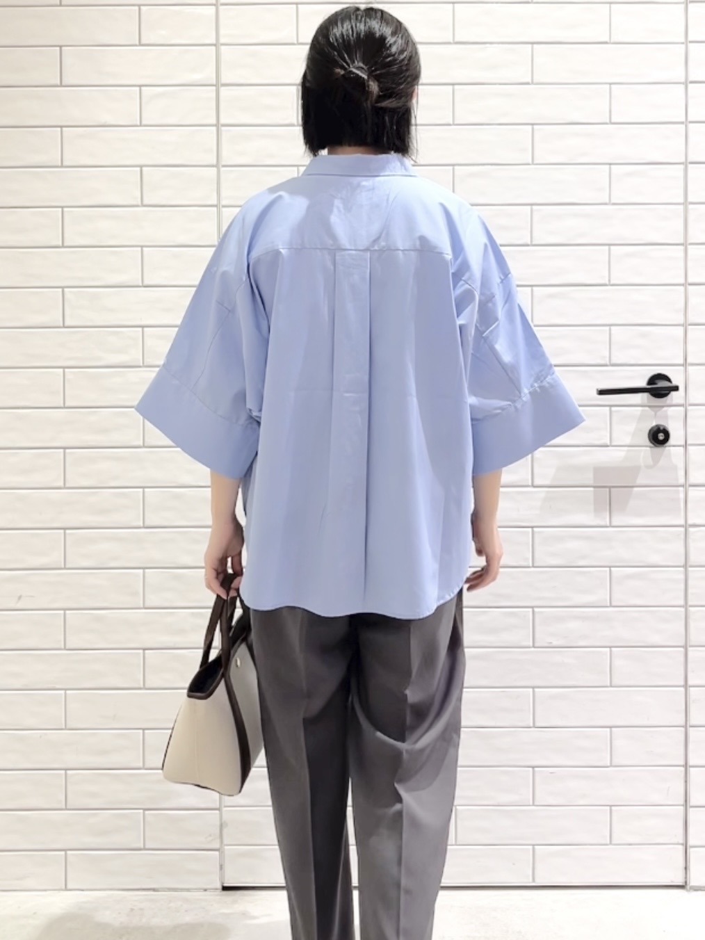 しおりさんの「OPAQUE.CLIP｜【接触冷感】ハーフスリーブシャツ《洗濯機OK／防シワ加工》」を使ったコーディネート