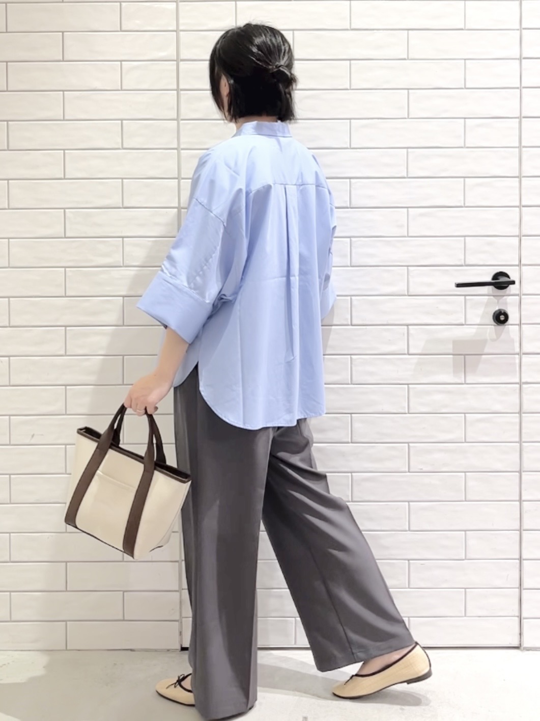 しおりさんの「OPAQUE.CLIP｜【接触冷感】ハーフスリーブシャツ《洗濯機OK／防シワ加工》」を使ったコーディネート