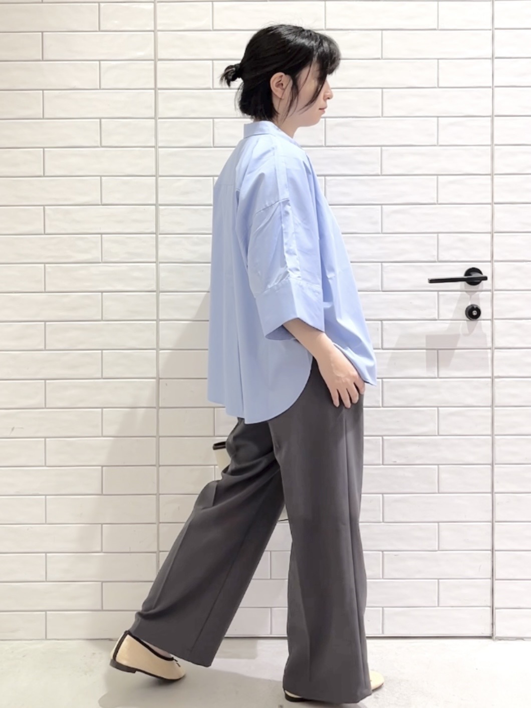 しおりさんの「OPAQUE.CLIP｜【接触冷感】ハーフスリーブシャツ《洗濯機OK／防シワ加工》」を使ったコーディネート