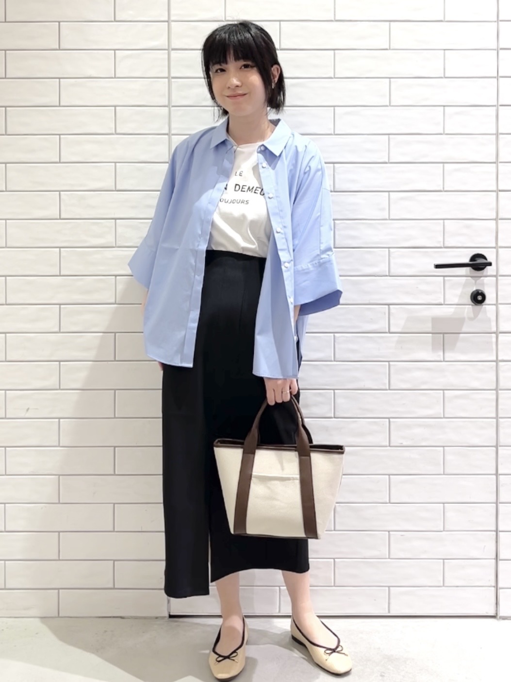 しおりさんの「OPAQUE.CLIP｜【接触冷感】ハーフスリーブシャツ《洗濯機OK／防シワ加工》」を使ったコーディネート