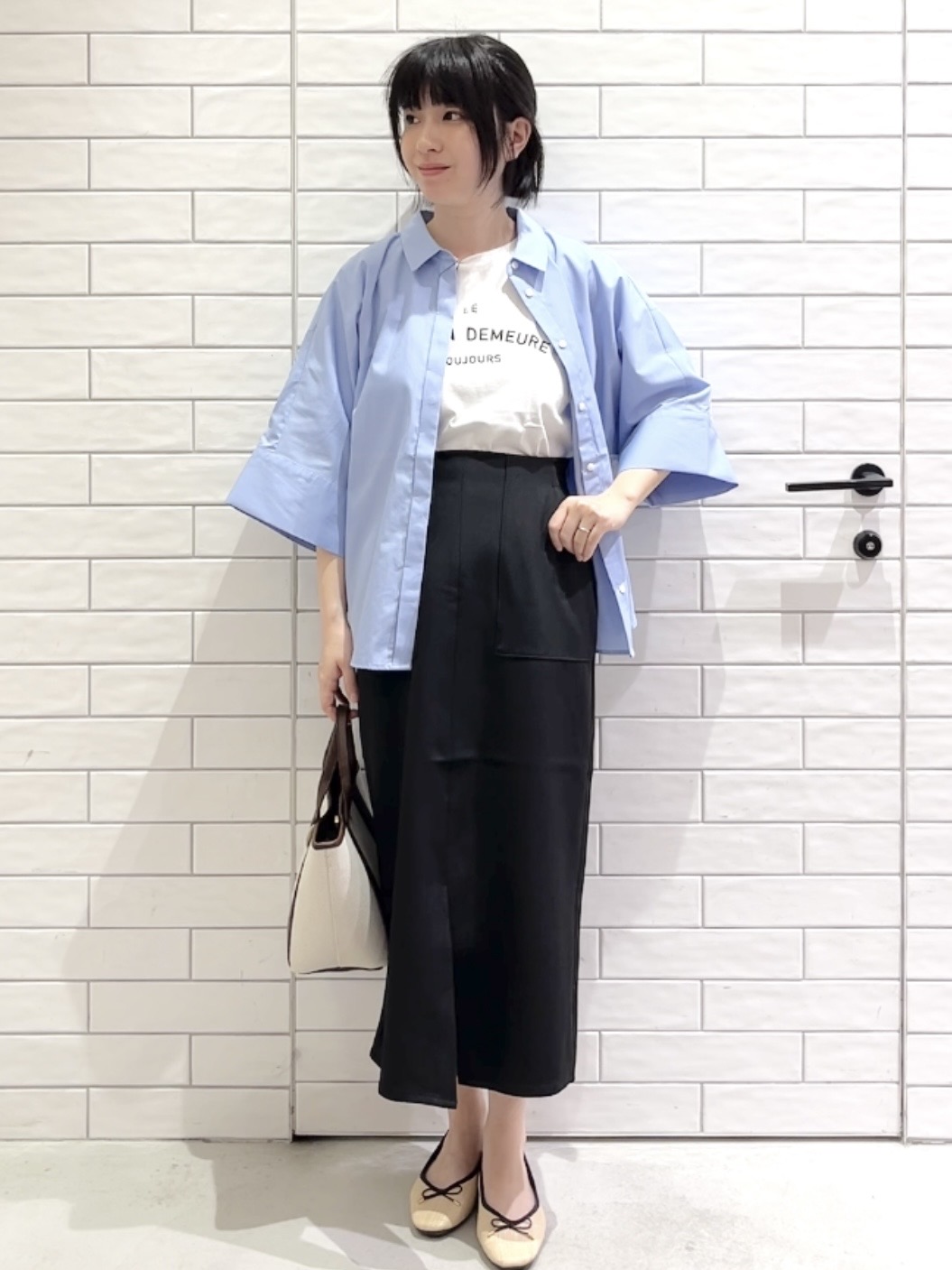 しおりさんの「OPAQUE.CLIP｜【接触冷感】ハーフスリーブシャツ《洗濯機OK／防シワ加工》」を使ったコーディネート