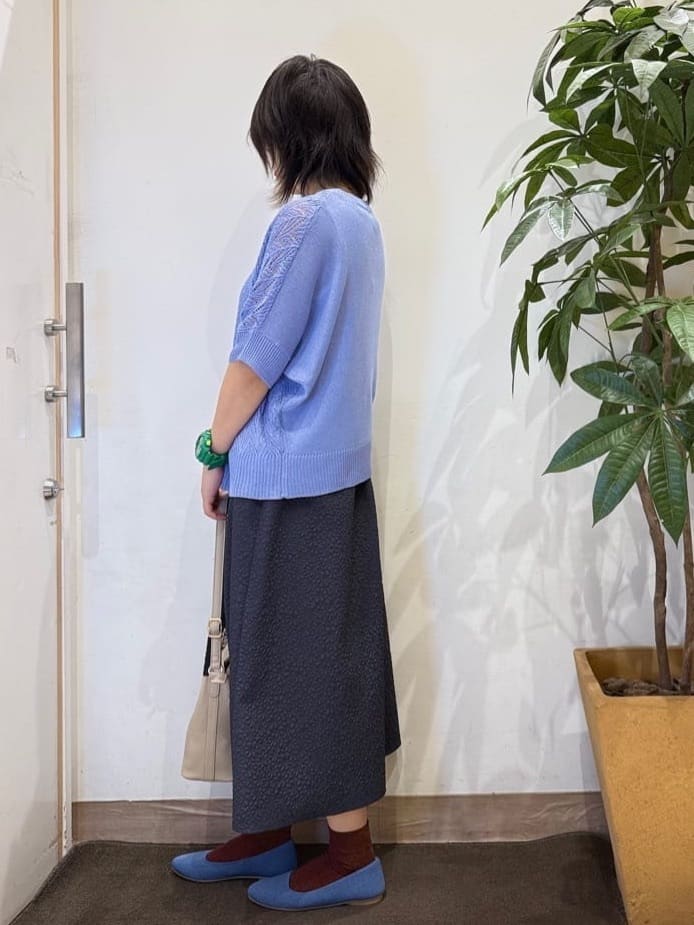 misakiさんの「SHOO･LA･RUE｜【2点セット/洗濯機可/S-LL】透かし編みで涼やか 大人のドルマンニット」を使ったコーディネート