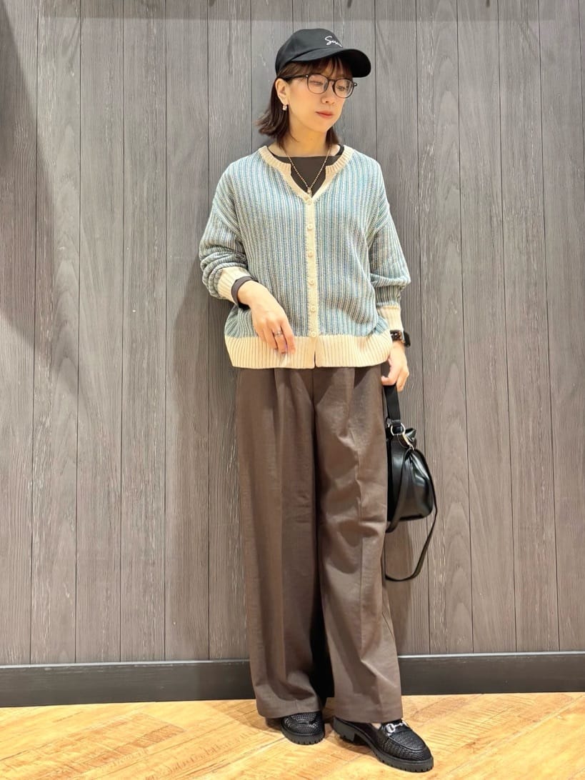 meiさんの「SHOO･LA･RUE｜【洗濯機可/S-LL】キーネックでお顔周りすっきり ざっくり編みカーディガン」を使ったコーディネート