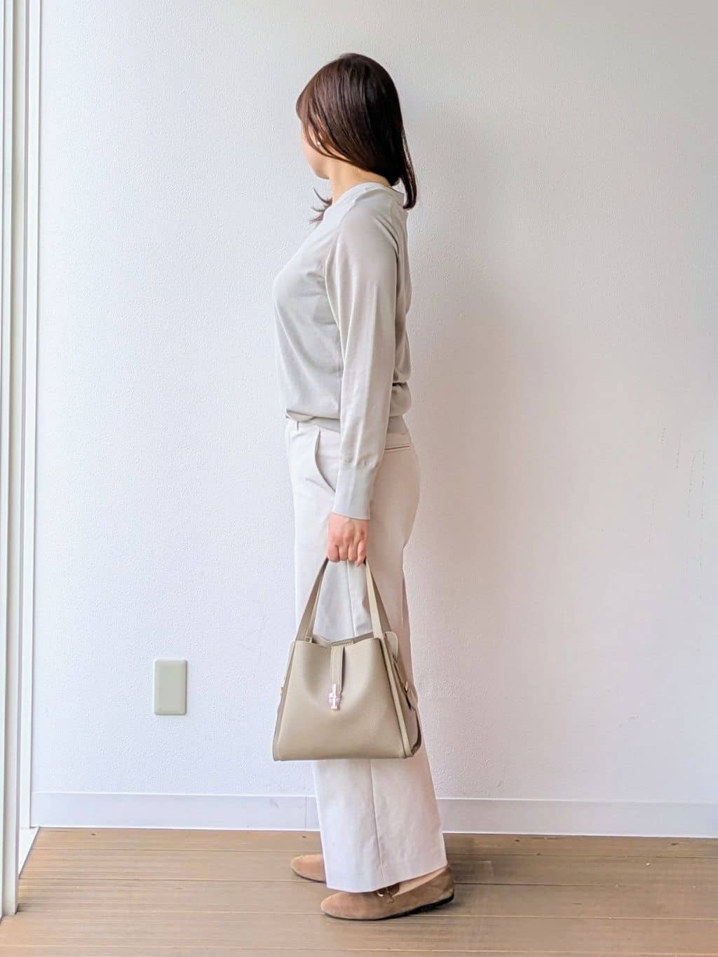 なみきさんの「UNTITLED｜【アンサンブル可/洗える】シアーVネックニット」を使ったコーディネート
