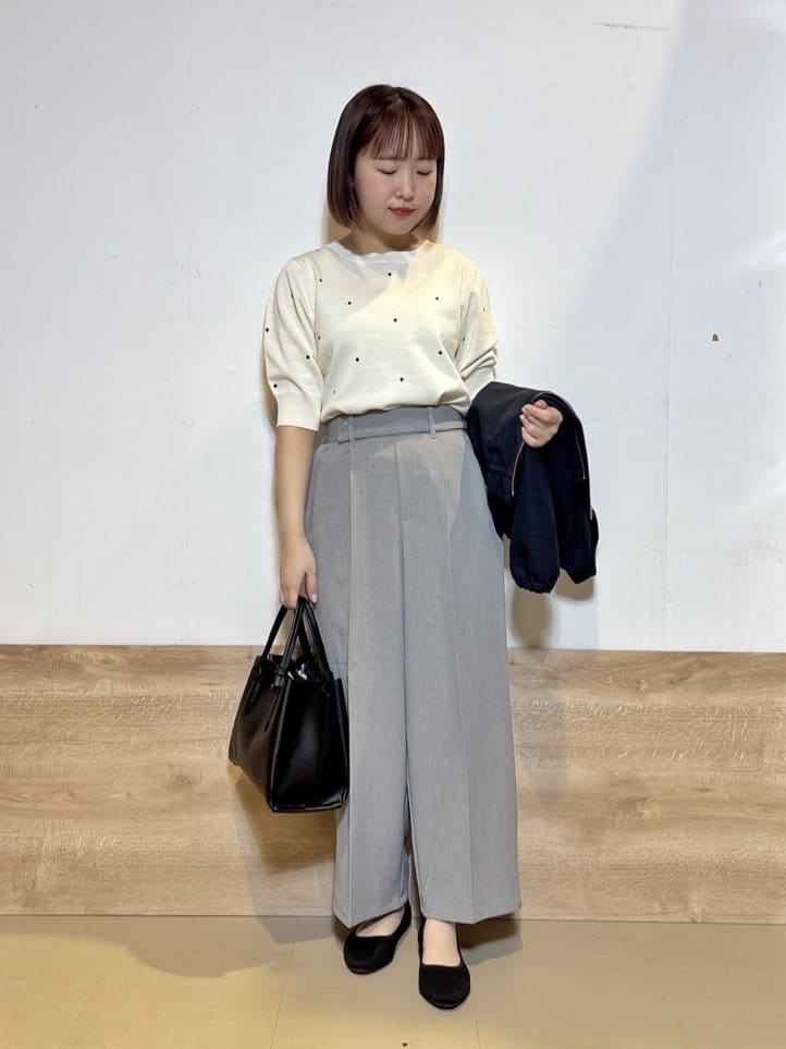 るねさんの「SHOO･LA･RUE｜【S-LL/二の腕カバー】品よく隠せる ドット刺繍5分袖ニット」を使ったコーディネート
