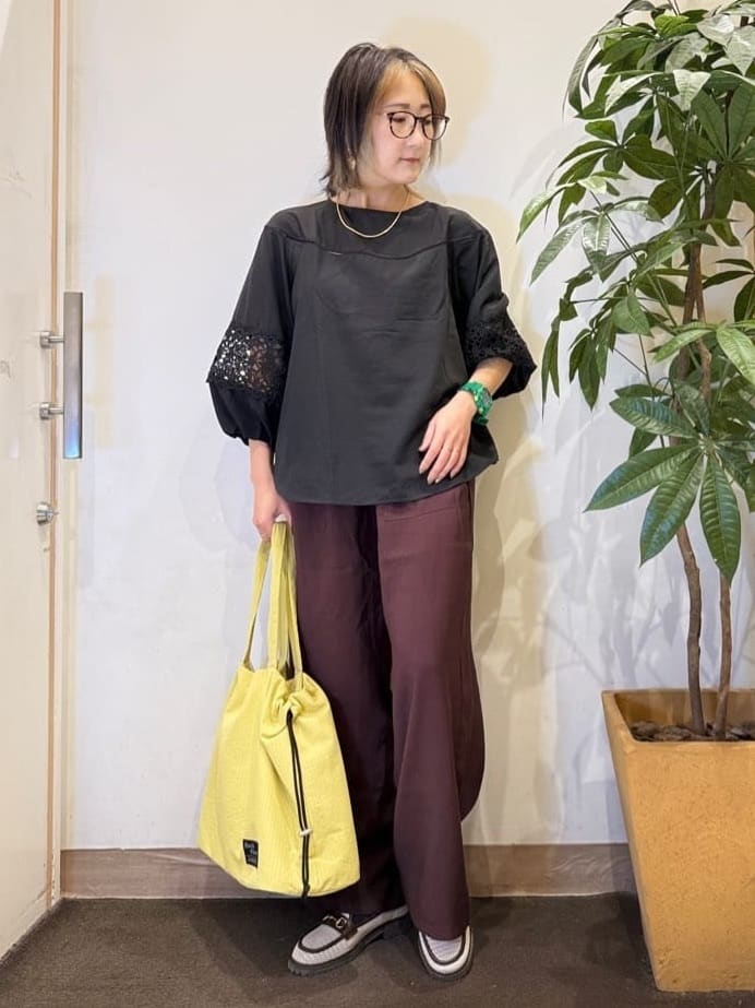 misakiさんの「SHOO･LA･RUE｜【洗濯機可/7分袖】インせず着られる 透かし編み柄が上品な レース切替シャツ」を使ったコーディネート