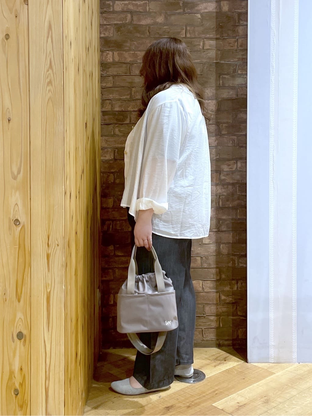Risaさんの「SHOO･LA･RUE｜【S-LL/体型カバー/Aライン】身体のラインを拾いにくい シアーシャツカーディガン」を使ったコーディネート