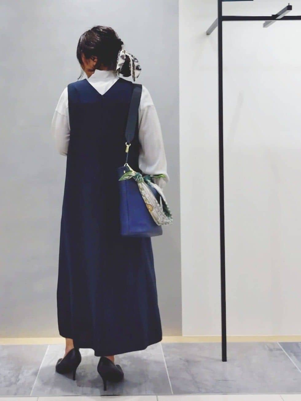 TOMOMIさんの「INDIVI｜【洗える／SETUP可能／UVケア】ウール調ジャンパードレス」を使ったコーディネート