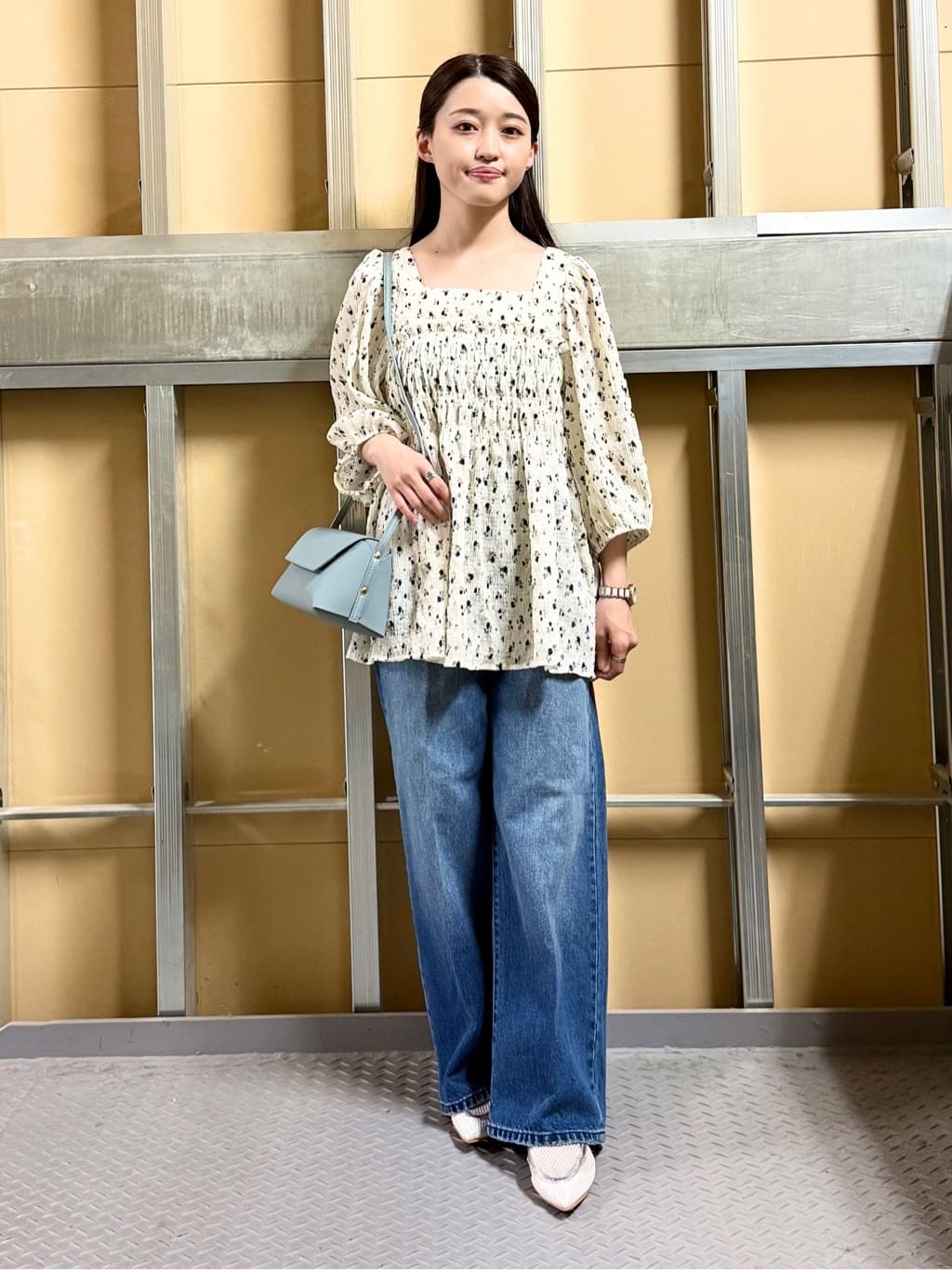 sahoさんの「THE SHOP TK｜大人のフェミニンスタイルに 花柄楊柳シャーリングブラウス」を使ったコーディネート