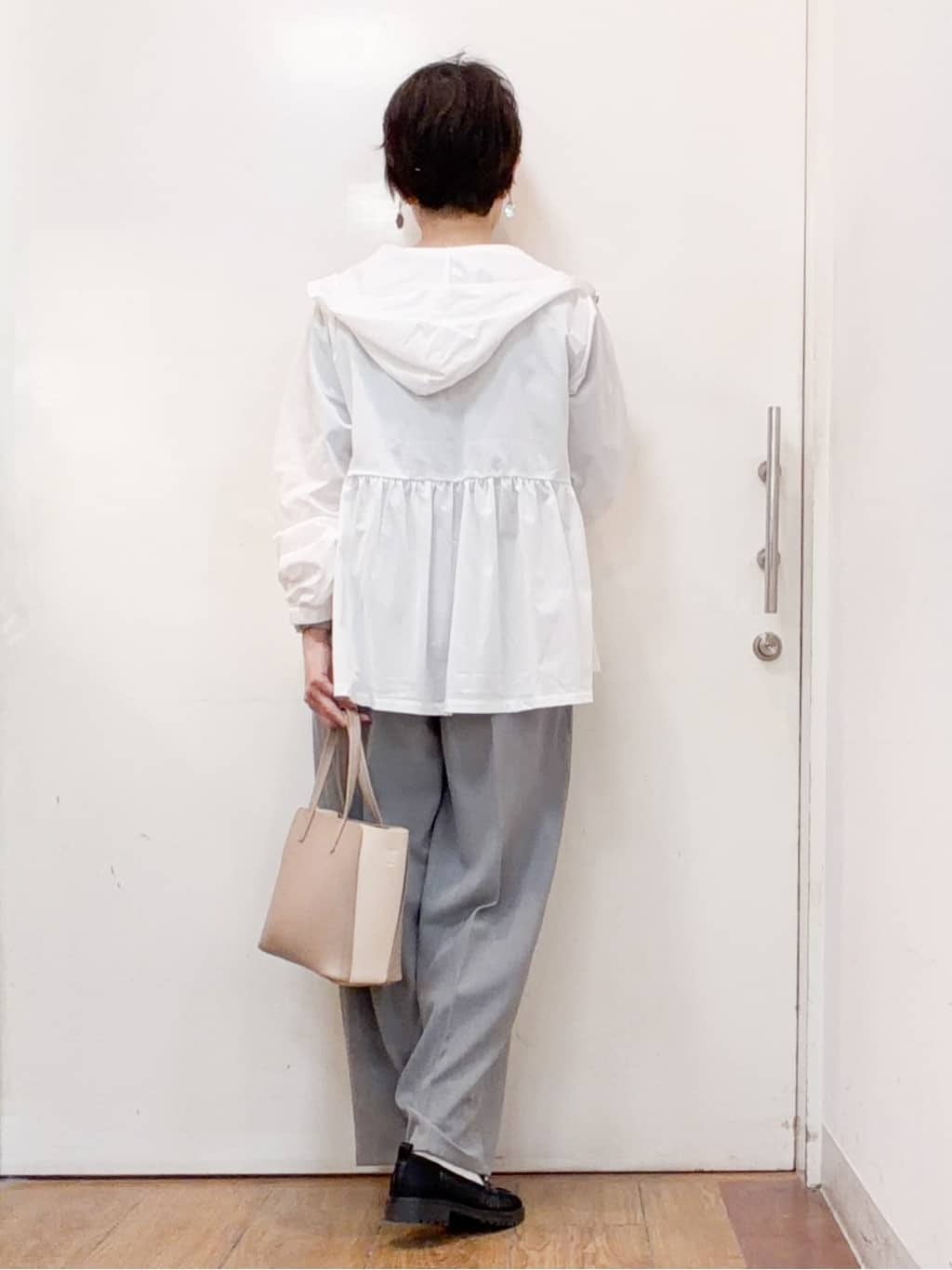みぃさんの「SHOO･LA･RUE｜【S-LL/体型カバー】日焼け対策にも女性らしさを UVカットペプラムパーカ」を使ったコーディネート
