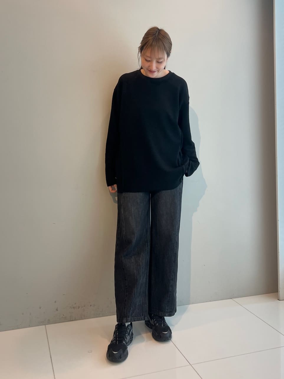 mさんの「tk.TAKEO KIKUCHI｜アルチザンカットフクレジャカードカットソー」を使ったコーディネート