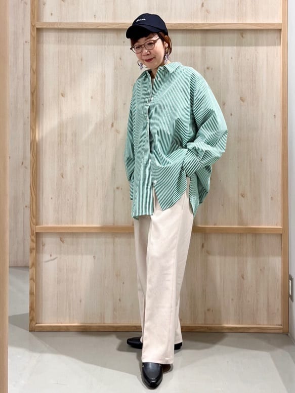 nakoさんの「THE SHOP TK｜ゆったりシルエットで体型カバー ロングシャツ」を使ったコーディネート