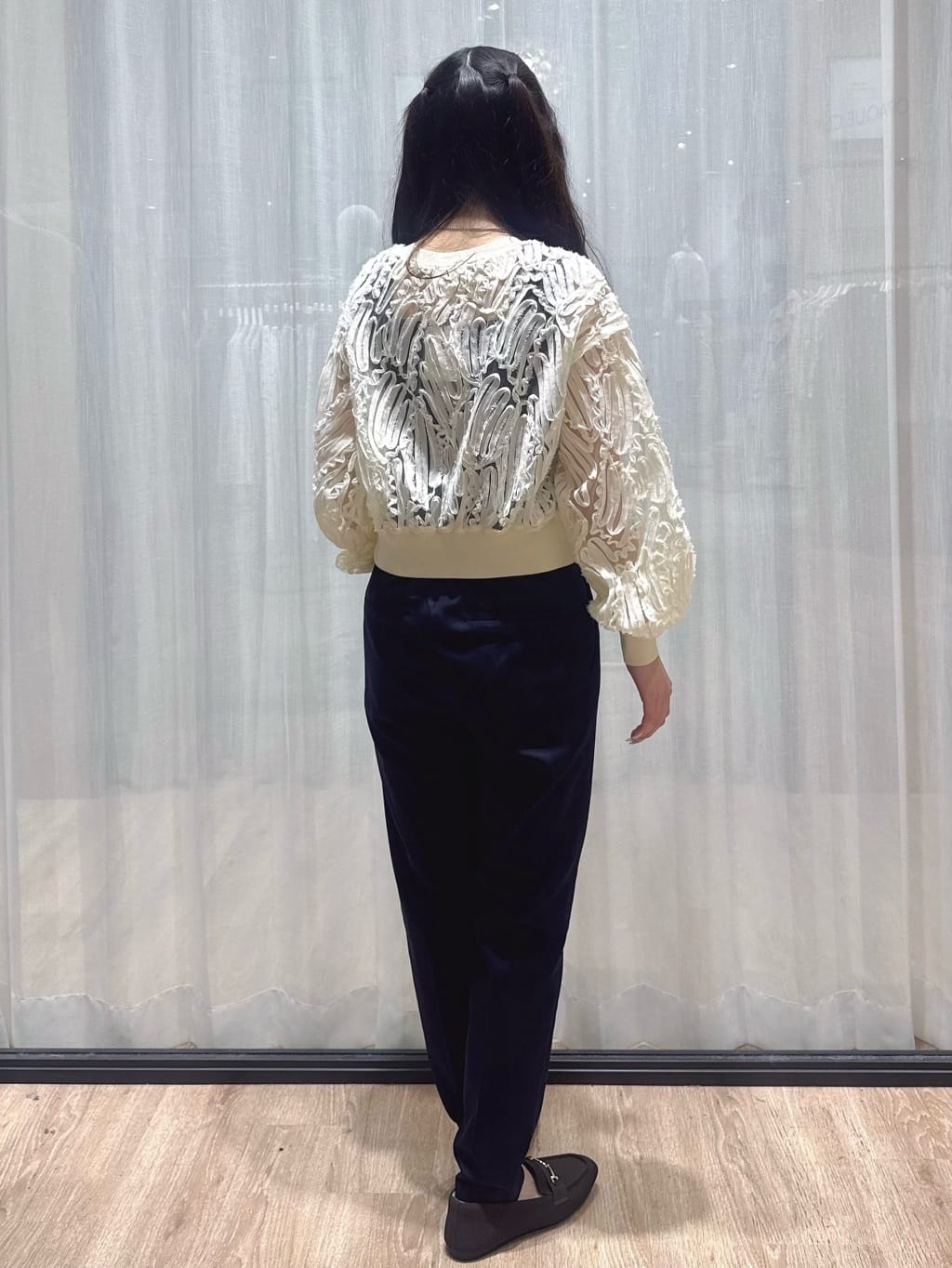 ぞうげさんの「OPAQUE.CLIP｜シアー幾何刺繍カーディガン【洗濯機OK】」を使ったコーディネート