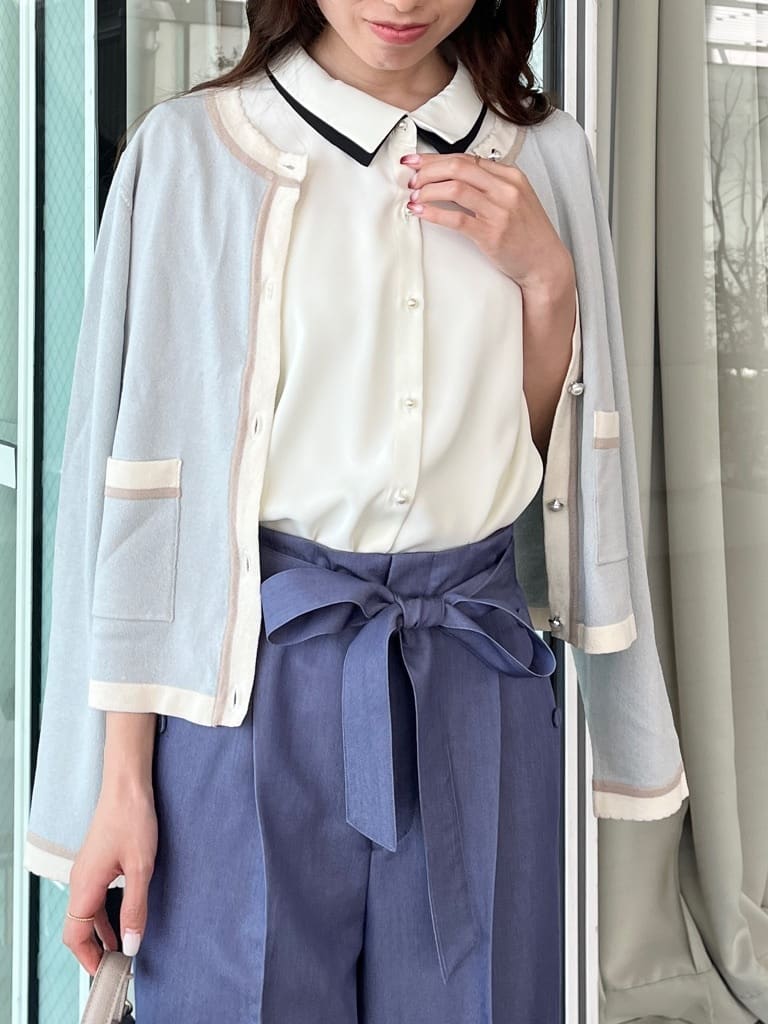 はばさんの「Couture brooch｜【通勤・洗える】配色ダブルカラー ブラウス」を使ったコーディネート