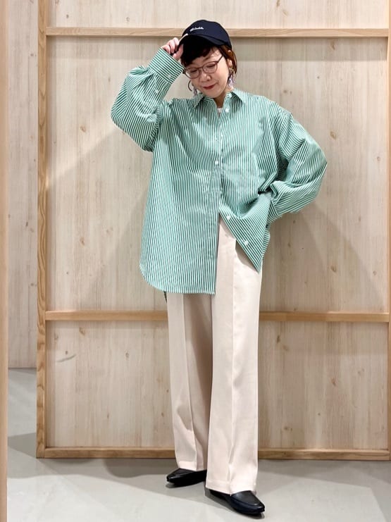 nakoさんの「THE SHOP TK｜ゆったりシルエットで体型カバー ロングシャツ」を使ったコーディネート
