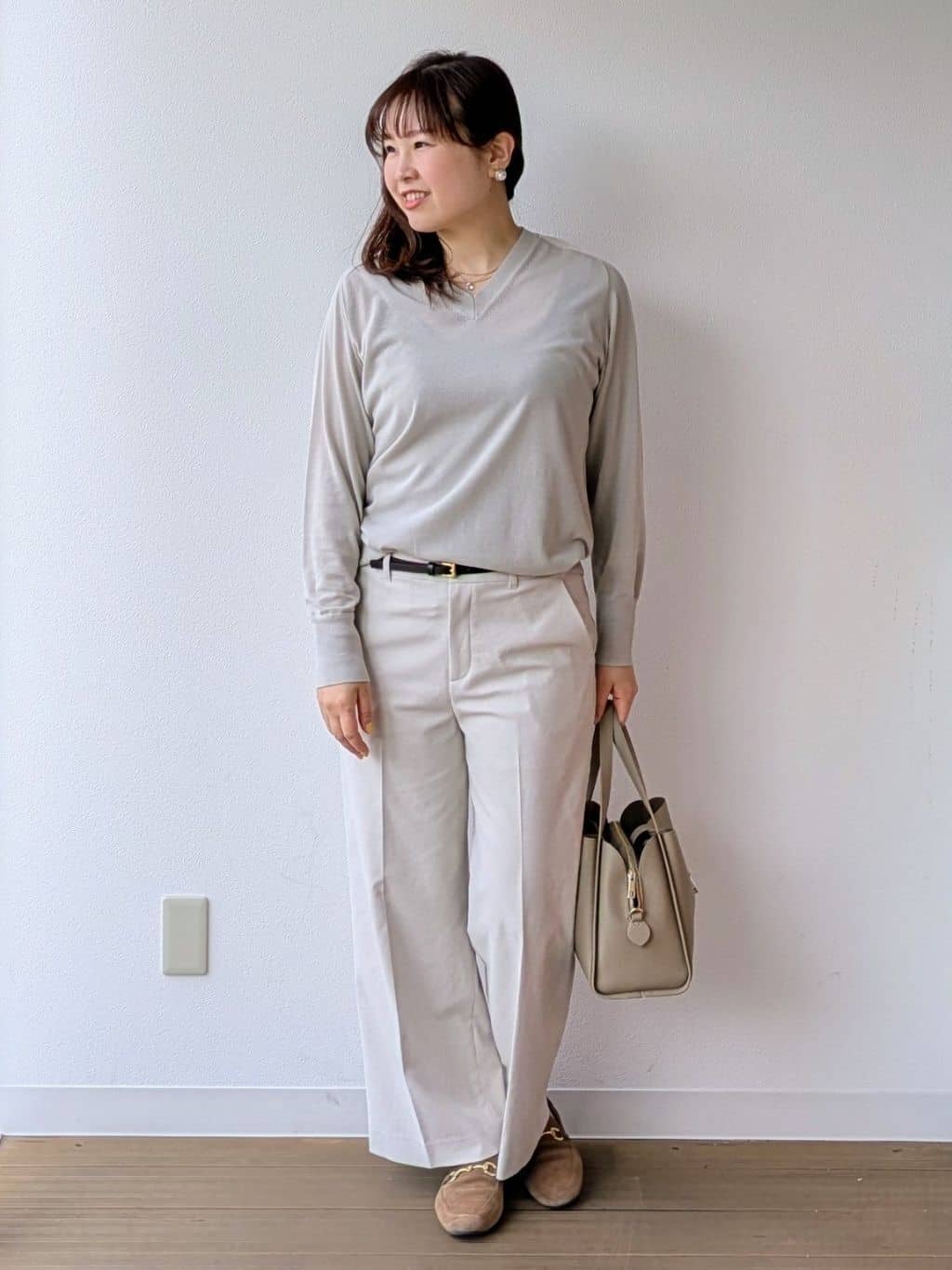 なみきさんの「UNTITLED｜【アンサンブル可/洗える】シアーVネックニット」を使ったコーディネート
