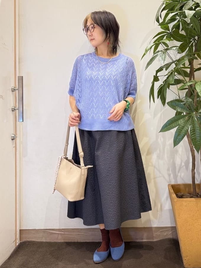 misakiさんの「SHOO･LA･RUE｜【2点セット/洗濯機可/S-LL】透かし編みで涼やか 大人のドルマンニット」を使ったコーディネート