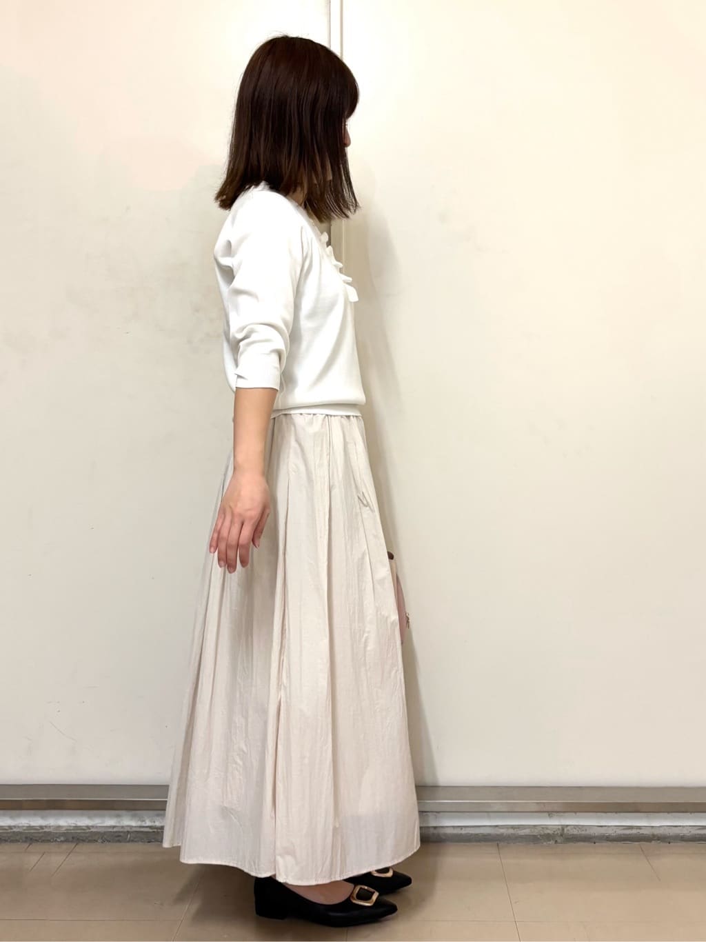 やまさんの「OPAQUE.CLIP｜フリルヘンリーネックニット【洗濯機OK／抗ピル】」を使ったコーディネート