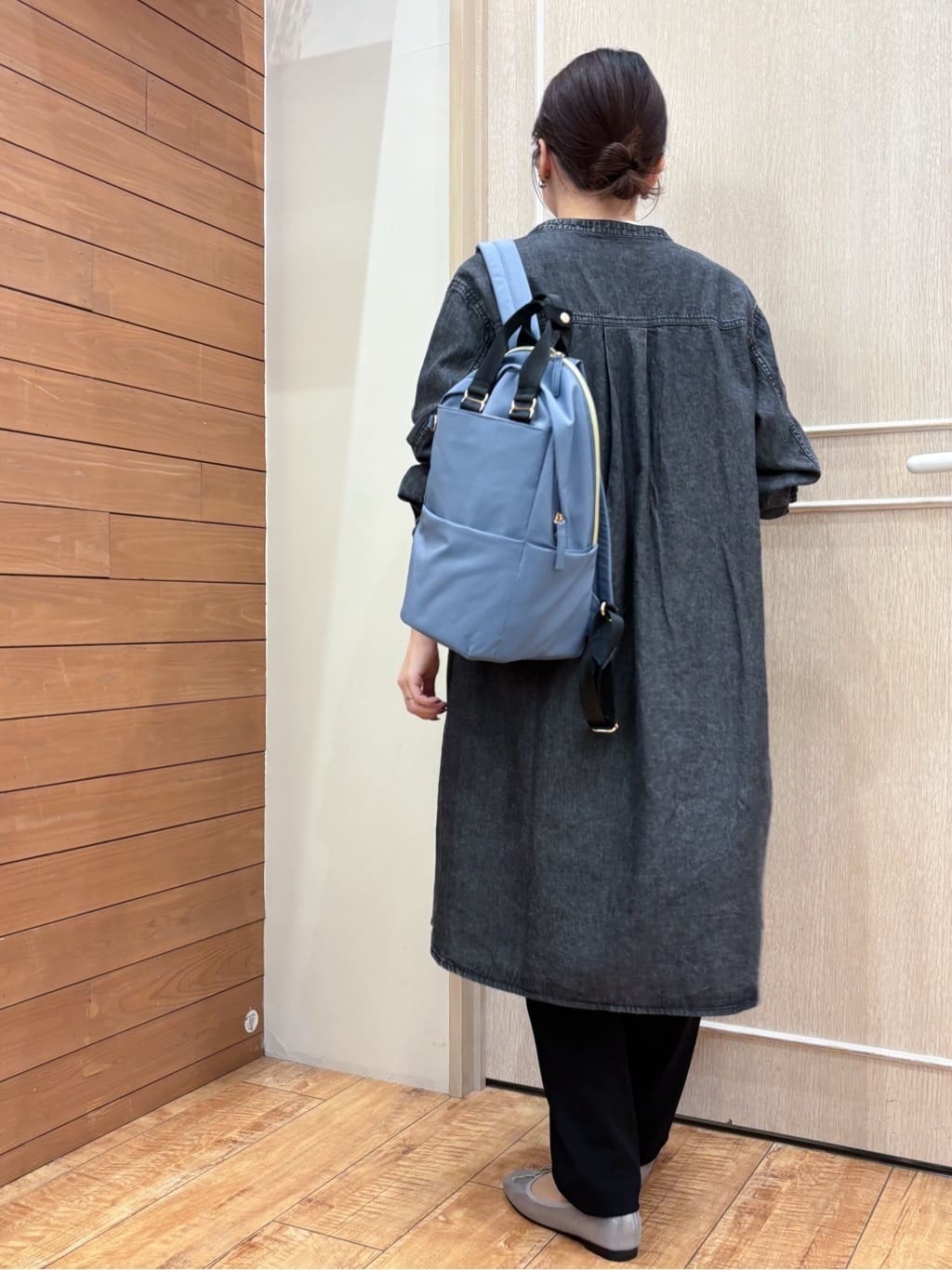 なみさんの「SHOO･LA･RUE｜【ライトオンスデニム/S-LL/体型カバー】首元すっきり ワンピにもなるロングデニムシャツ」を使ったコーディネート