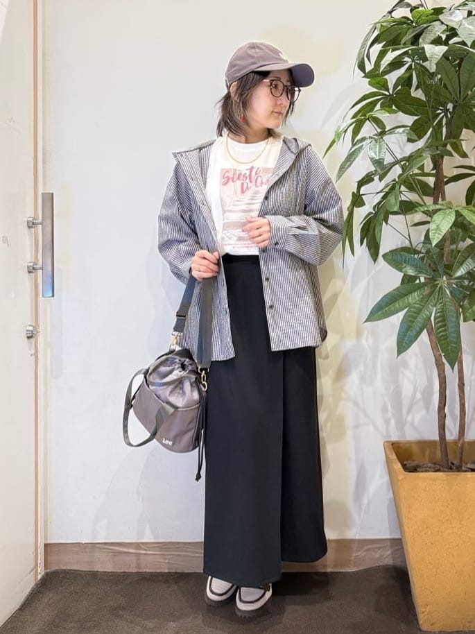 misakiさんの「SHOO･LA･RUE｜【綿100％/S-LL/プチプラ】選べる3柄 プリントアソートTシャツ」を使ったコーディネート