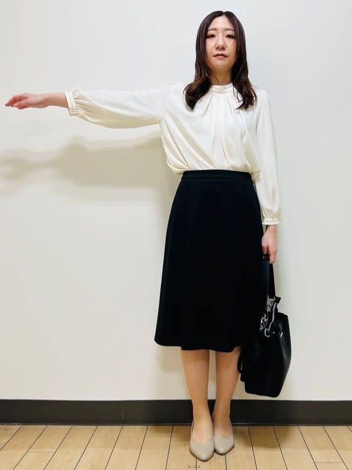 miiiさんの「Reflect｜タックスタンドカラーブラウス」を使ったコーディネート