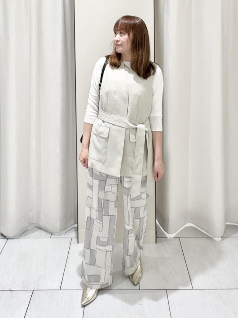 ʏᴜᴋɪᴋᴏさんの「UNTITLED｜【セットアップ可/UV/接触冷感】スラブキーネックジレ」を使ったコーディネート