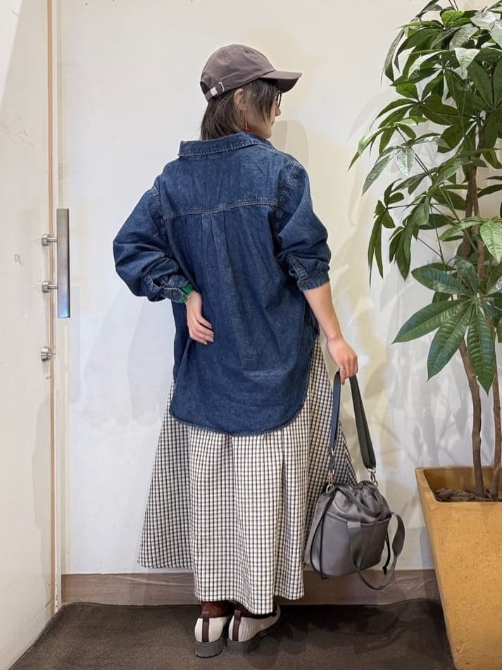 misakiさんの「SHOO･LA･RUE｜【前後2WAY/洗濯機可/S-LL】スクエアネックで小顔効果 ランダムテレコタンクトップ」を使ったコーディネート