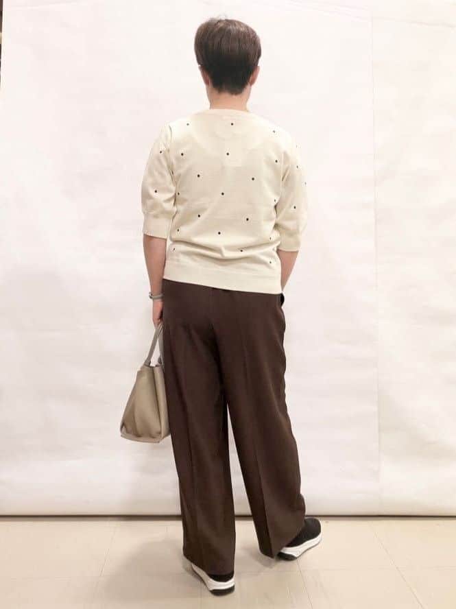 なっちゃんさんの「SHOO･LA･RUE｜【S-LL/二の腕カバー】品よく隠せる ドット刺繍5分袖ニット」を使ったコーディネート