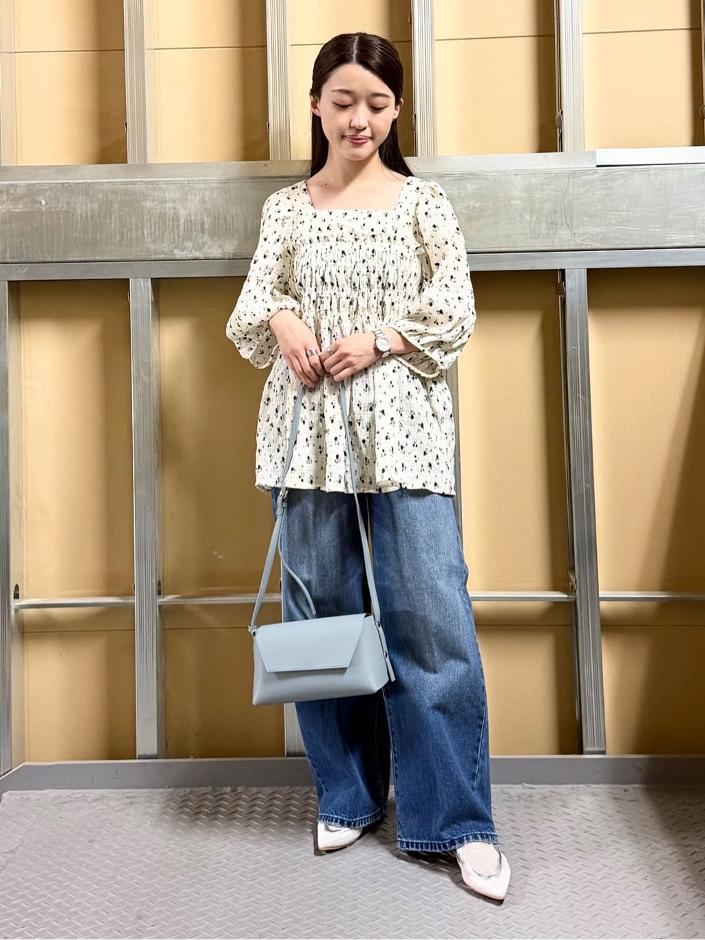 sahoさんの「THE SHOP TK｜大人のフェミニンスタイルに 花柄楊柳シャーリングブラウス」を使ったコーディネート
