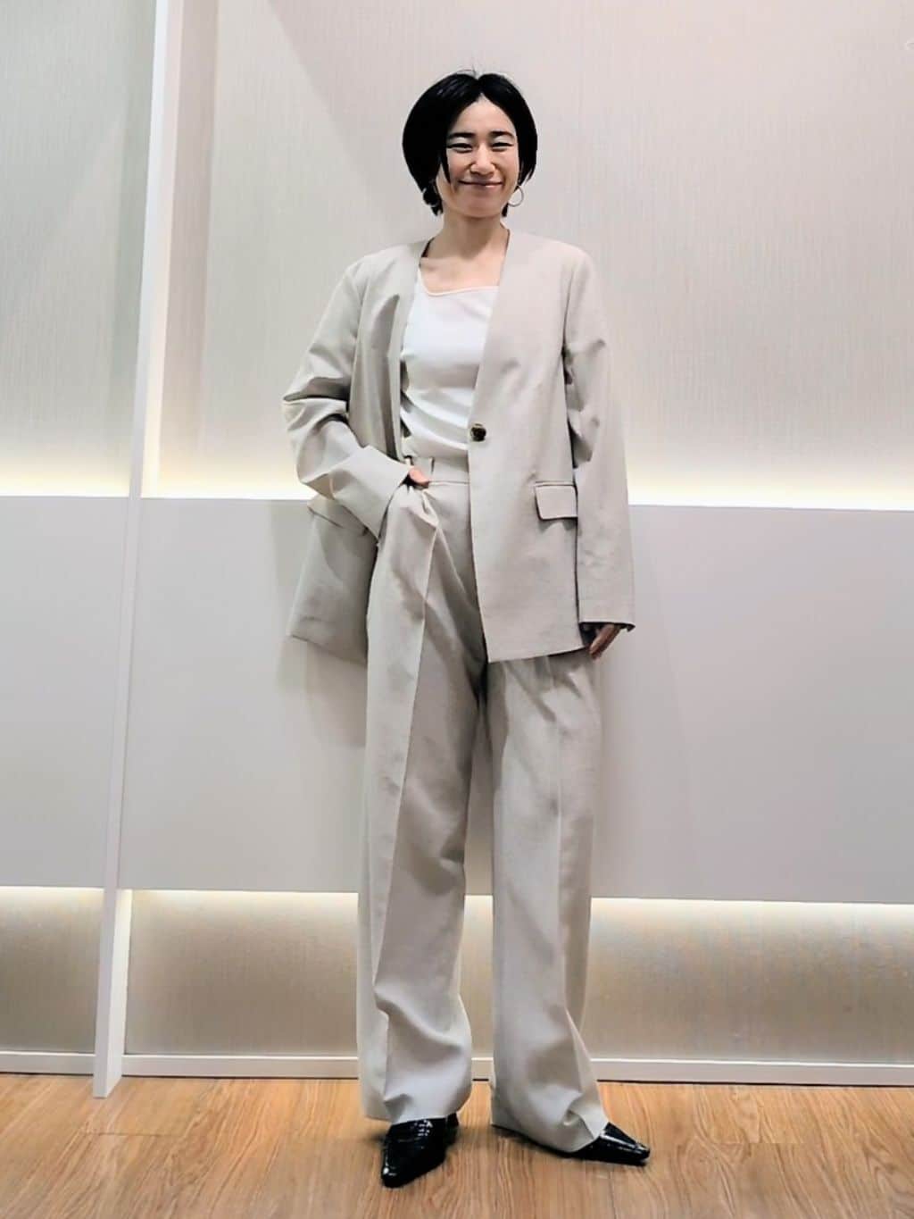 ミズタさんの「UNTITLED｜◆【さらりと快適/セットアップ可/UV/接触冷感】スラブカラーレスジャケット」を使ったコーディネート