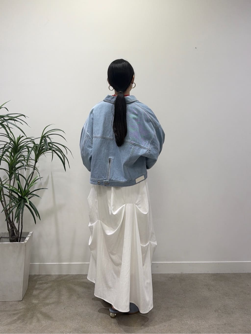 rinaさんの「INDIVI｜ランダムタックスカート」を使ったコーディネート