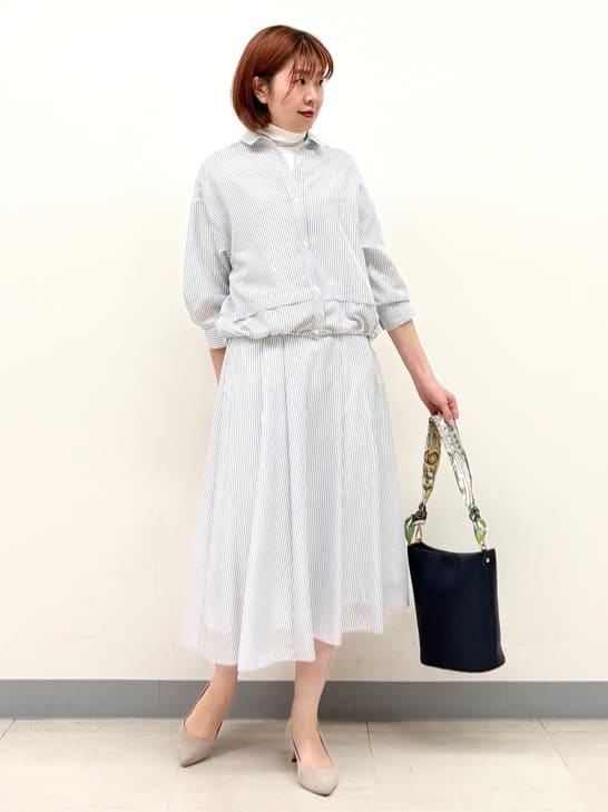 まいこさんの「INDIVI｜【接触冷感／洗える／2WAY】ドロスト付 シアーシャンブレーシャツ」を使ったコーディネート
