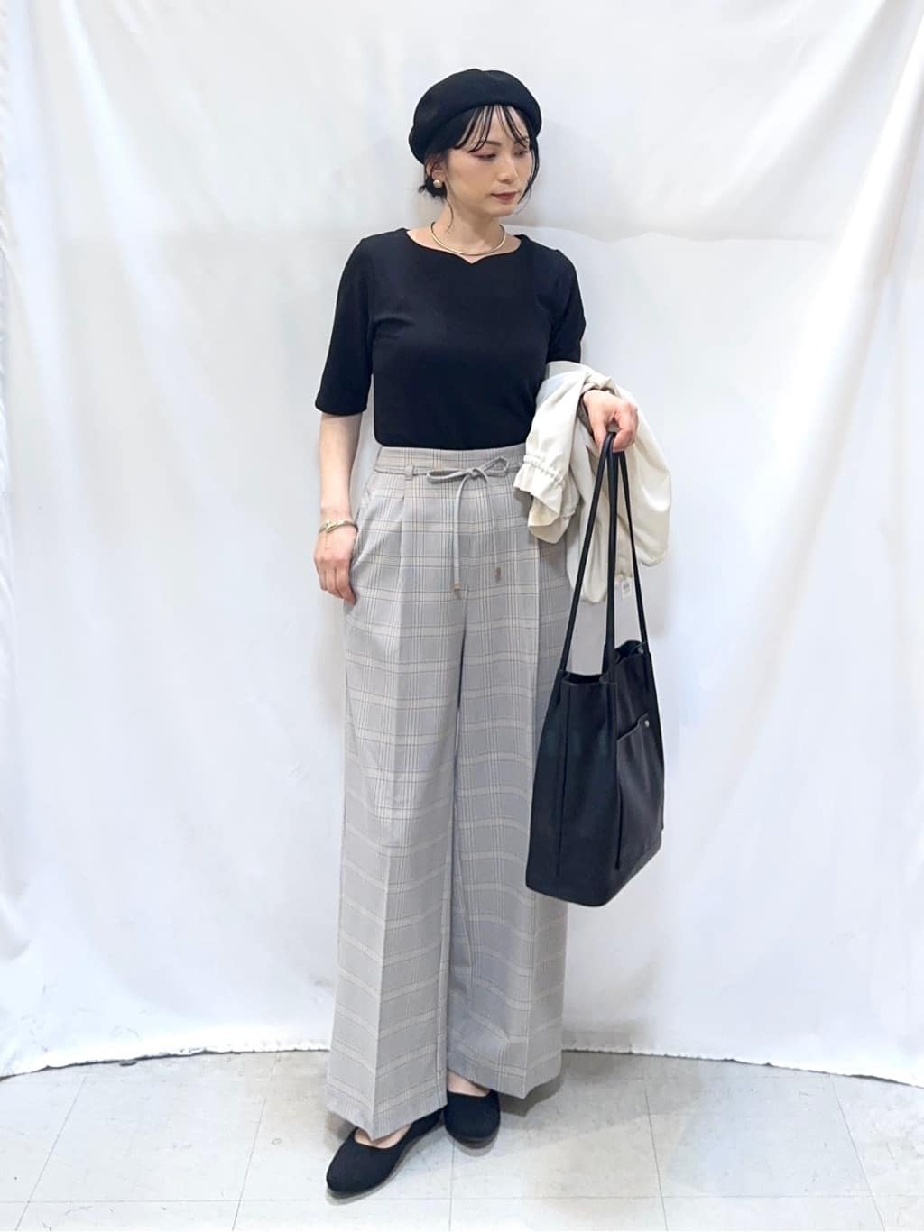𝐇𝐢𝐫𝐨𝐦𝐢さんの「SHOO･LA･RUE｜【ネックアソート/洗濯機可】テレコ5分袖トップス」を使ったコーディネート