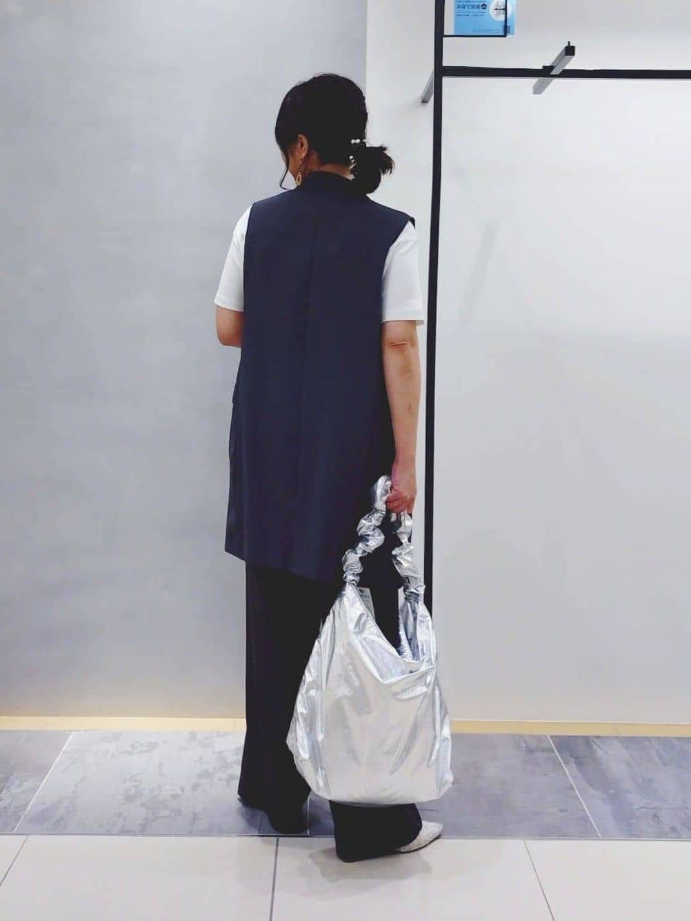 TOMOMIさんの「INDIVI｜【接触冷感／透湿／着る日傘】イージーワイドパンツ」を使ったコーディネート
