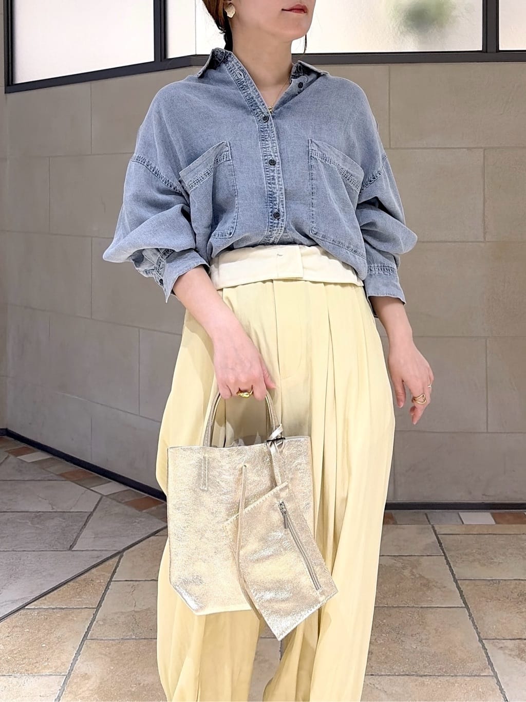 よねさんの「INDIVI｜デニムシャツ」を使ったコーディネート