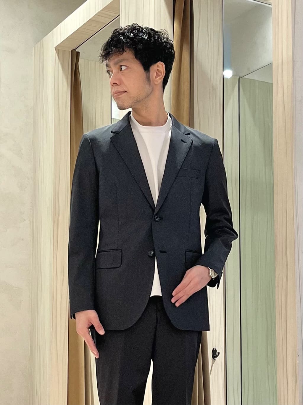 URAさんの「TAKEO KIKUCHI｜【360&deg;ストレッチ／軽量】None Of Stress ライト ジャケット（セットアップ対応）」を使ったコーディネート