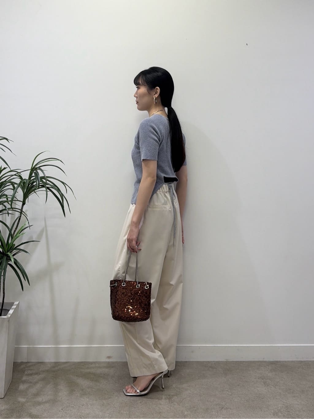 rinaさんの「INDIVI｜カーヴィーパンツ【接触冷感】」を使ったコーディネート