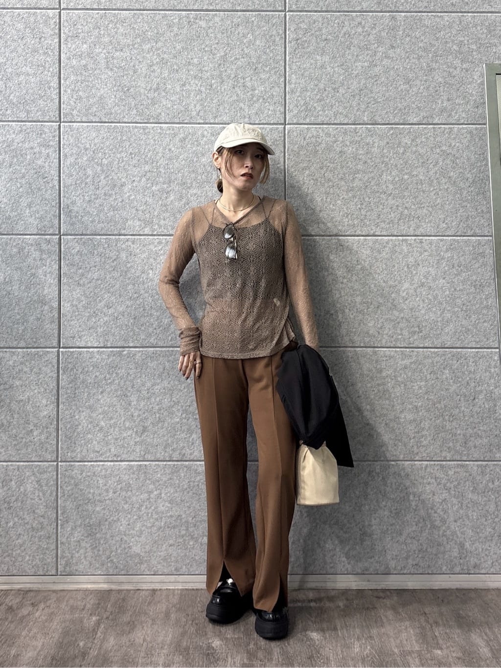 kotakiさんの「INDIVI｜スリットフレアスキニーパンツ」を使ったコーディネート