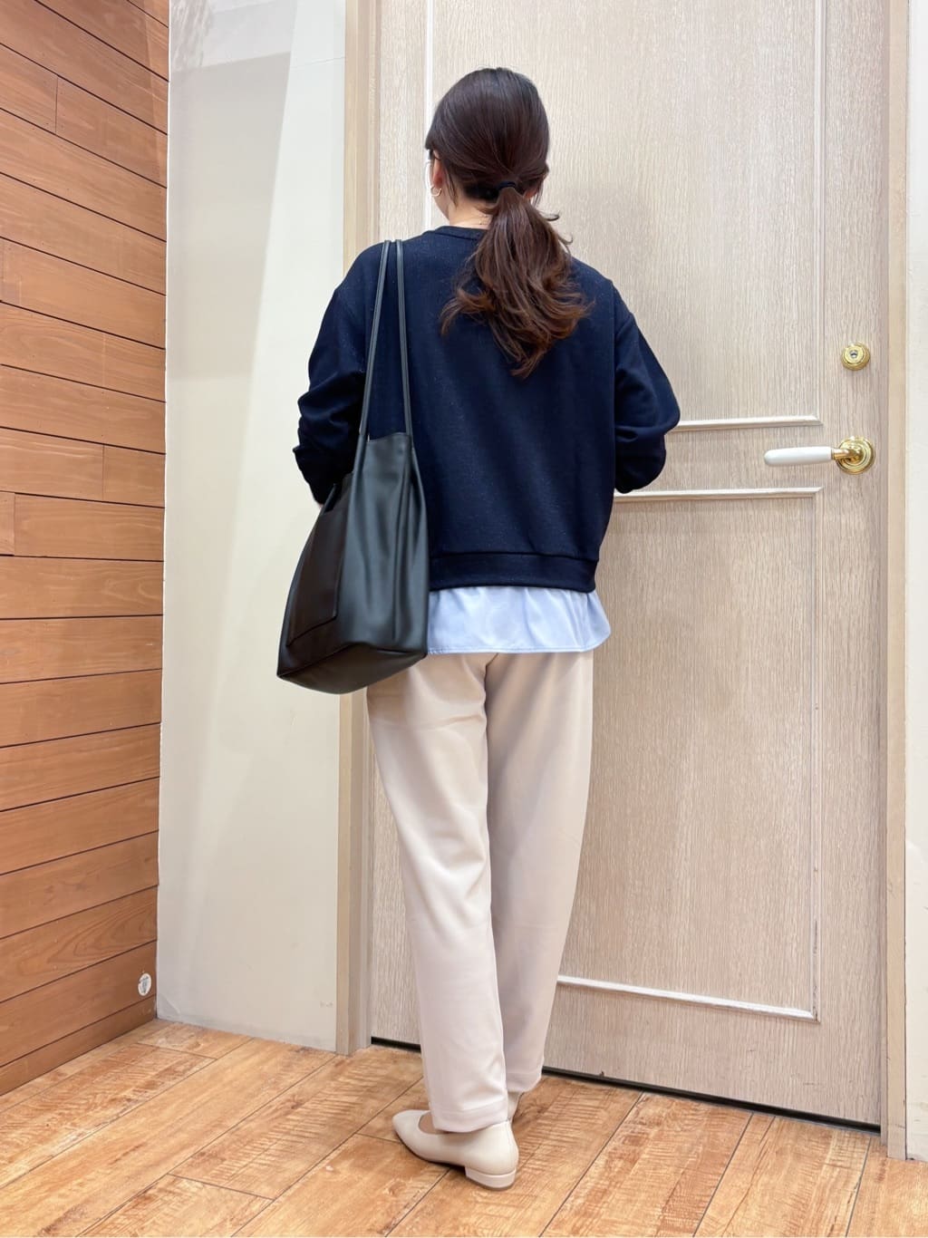なみさんの「SHOO･LA･RUE｜【洗濯機可】1枚でサマ見え ラメニットソー レイヤード風トップス」を使ったコーディネート