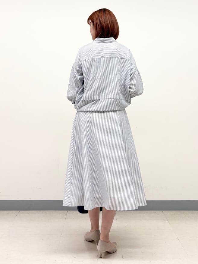 まいこさんの「INDIVI｜【接触冷感／洗える／2WAY】ドロスト付 シアーシャンブレーシャツ」を使ったコーディネート