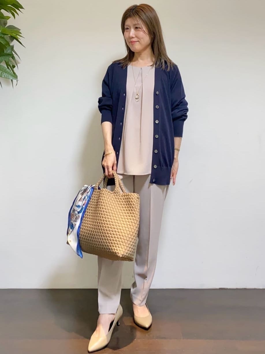 tomoさんの「UNTITLED｜【セットアップ可/洗える】シアーVネックカーディガン」を使ったコーディネート