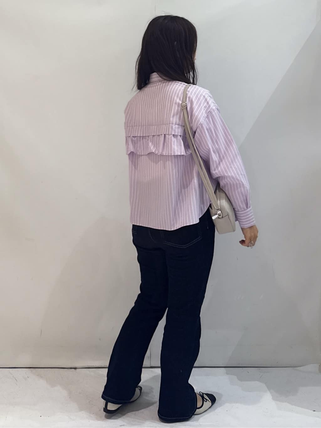nakkoさんの「OPAQUE.CLIP｜タックフリルシャツ【洗濯機OK】」を使ったコーディネート