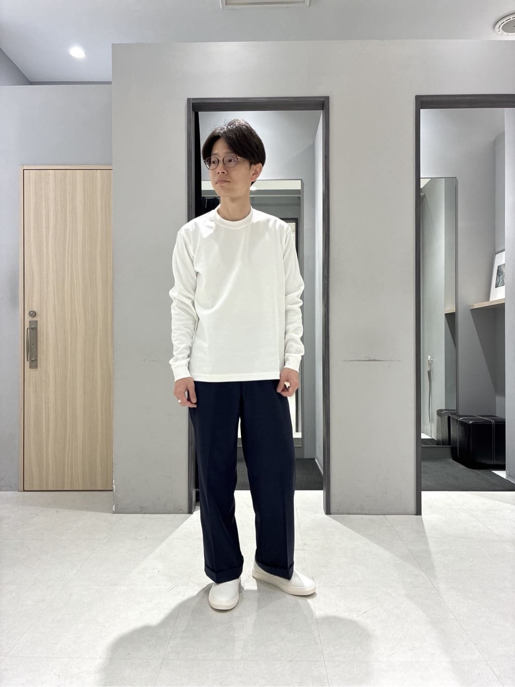 わいずみさんの「TAKEO KIKUCHI｜【抗菌防臭/シーズンレス】シアサッカーギンガムチェック ストレッチシャツ」を使ったコーディネート