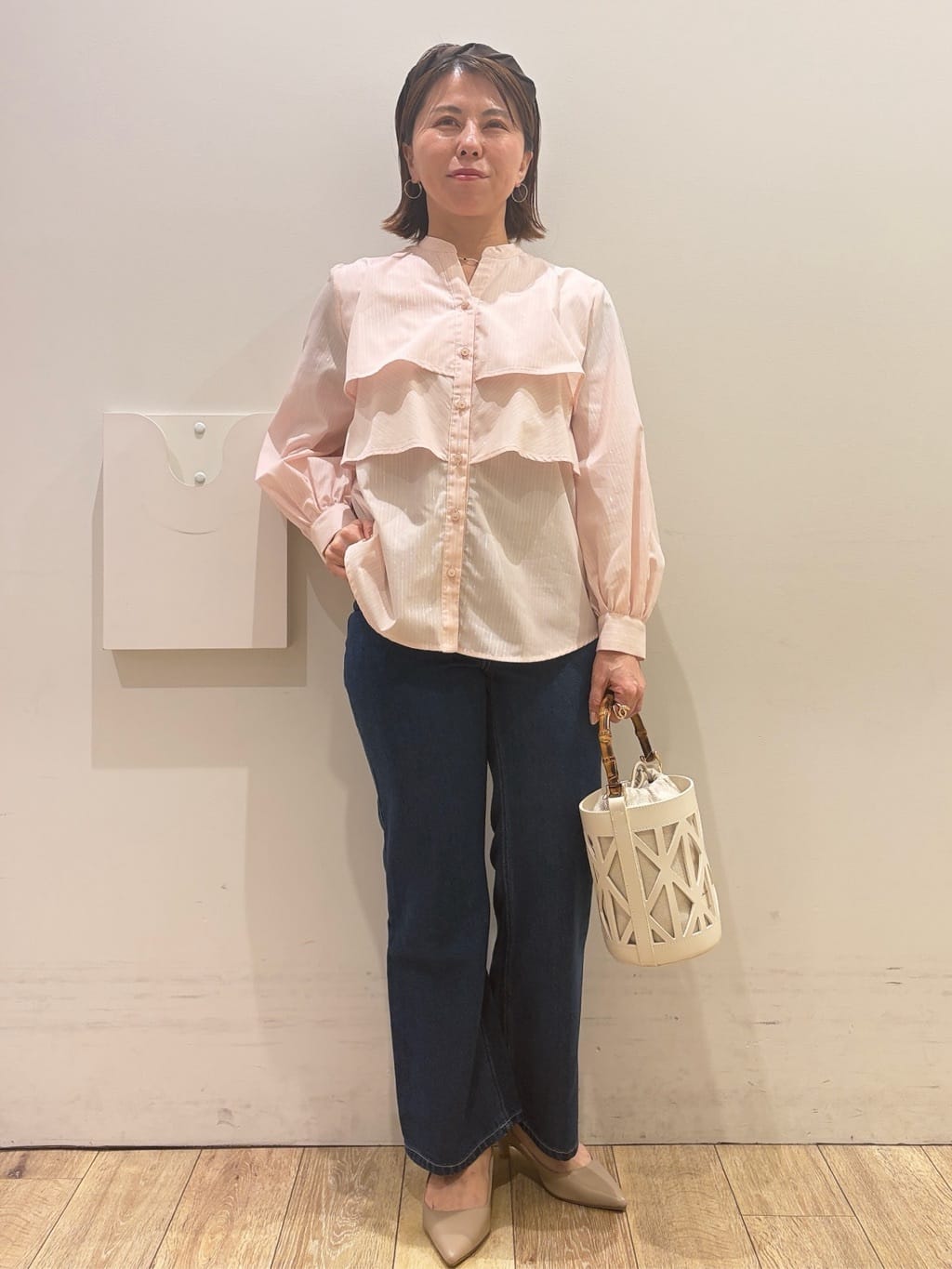 YUKOさんの「index｜フリルキーネックシャツ【洗濯機OK／イージーアイロン／防シワ】《XS～LL／7col》」を使ったコーディネート