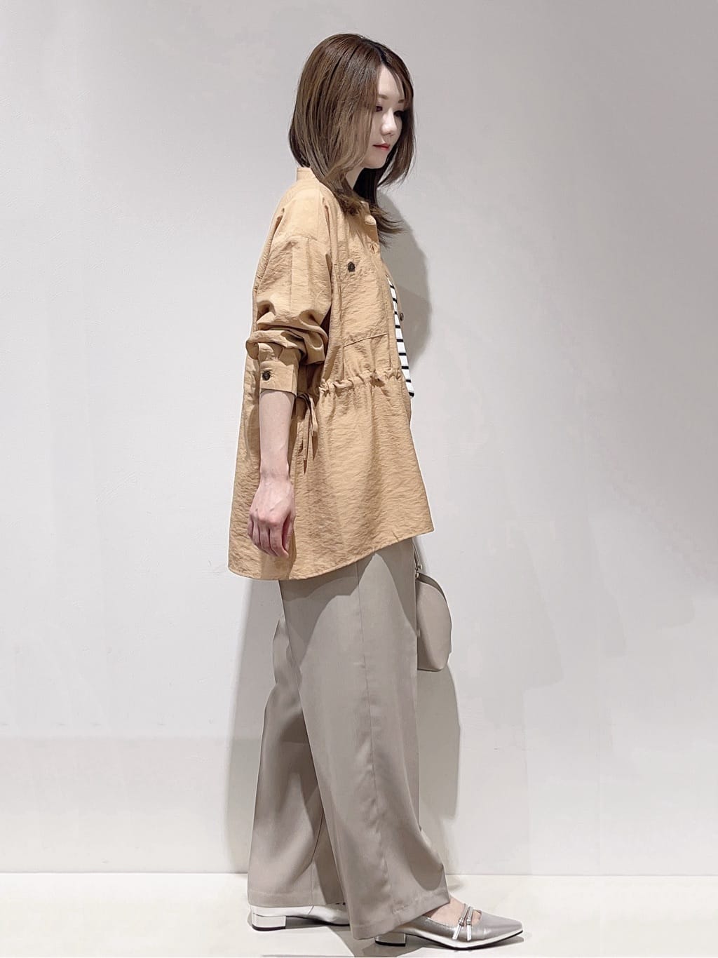 HITOMIさんの「grove｜高評価！【体型カバー・洗える】シアーサファリシャツジャケット」を使ったコーディネート
