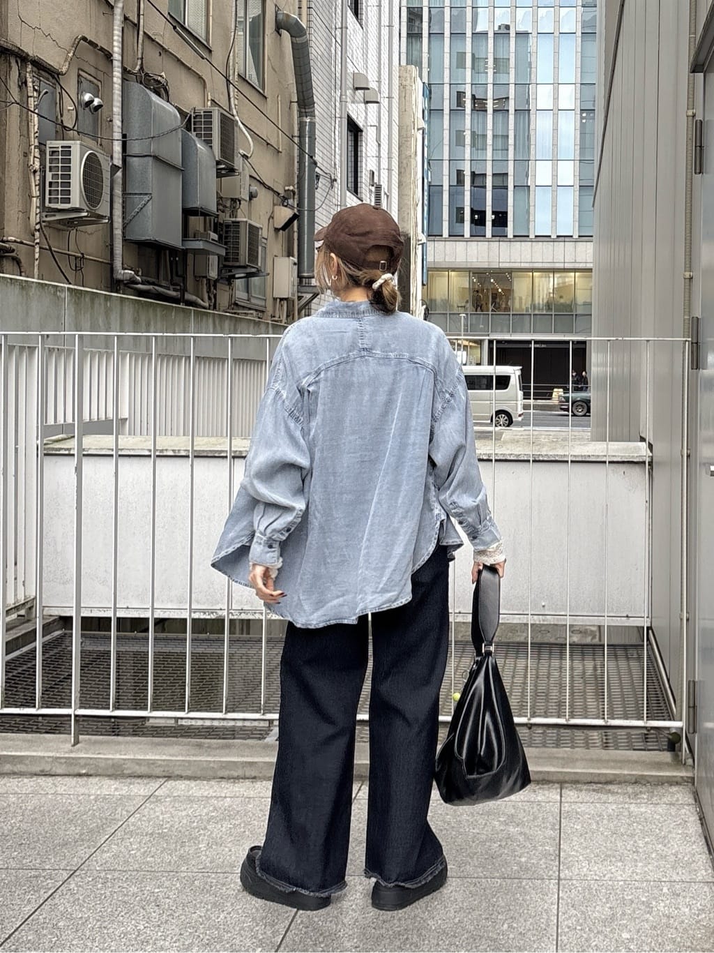 kotakiさんの「INDIVI｜【2WAY】スリットレースプルオーバー」を使ったコーディネート