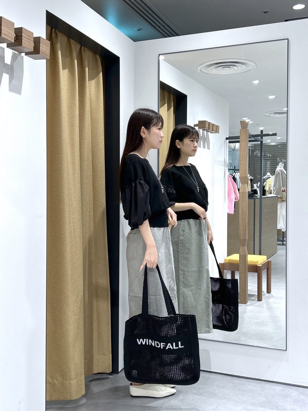 Renoさんの「INDIVI｜ドッキングパフスリーブニット」を使ったコーディネート