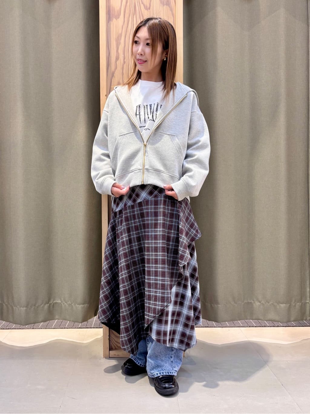 HaNeさんの「THE SHOP TK｜ダンボールジップパーカ」を使ったコーディネート