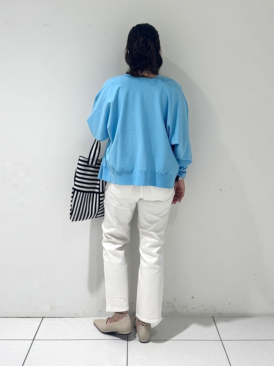 そんさんの「INDIVI｜【洗える／前後2WAY／アンサンブル可能】ドルマンスリーブカーディガン」を使ったコーディネート