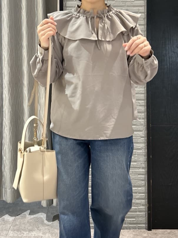 ga_riさんの「THE SHOP TK｜大人のフェミニンカジュアルに エアリーフリルブラウス」を使ったコーディネート